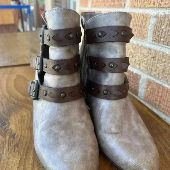 Sonoma good for life grey distressed look brown straps size 8 - Picture 2 of 5